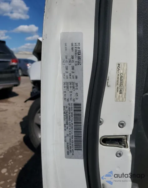 2016 Jeep Compass Latitude из США, поврежденный, VIN 1C4NJDEB4GD724698